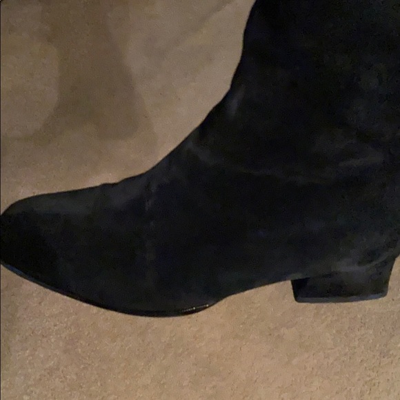 Newport News Black Suede Size 10 Medium Boots Gently Used No Longer Have Box - Picture 2 of 5